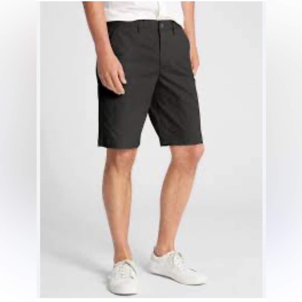 Izod Golf Performance FlatFront Short -Smoked Grey 
Size 34 -Sweat Wicking -EUC